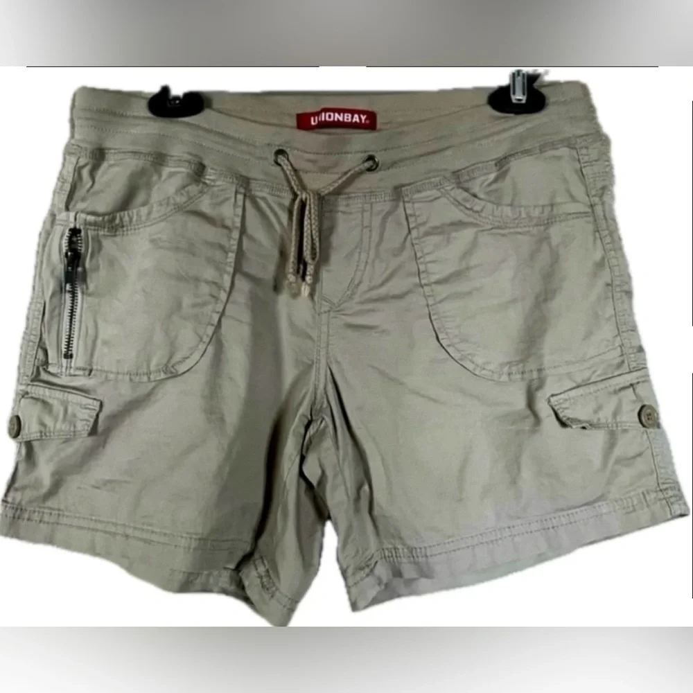 UnionBay tan cargo shorts. Excellent condition. Drawstring waist. Size 7